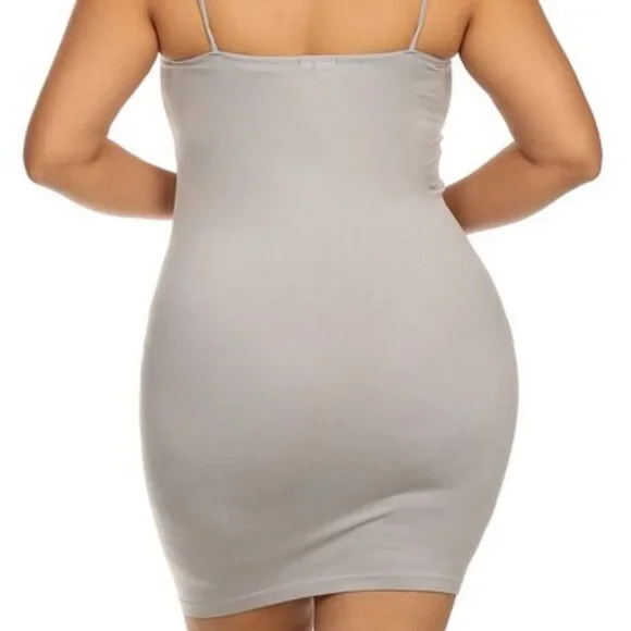 Lady's Solid Seamless Long Cami Top - Picture 4 of 5